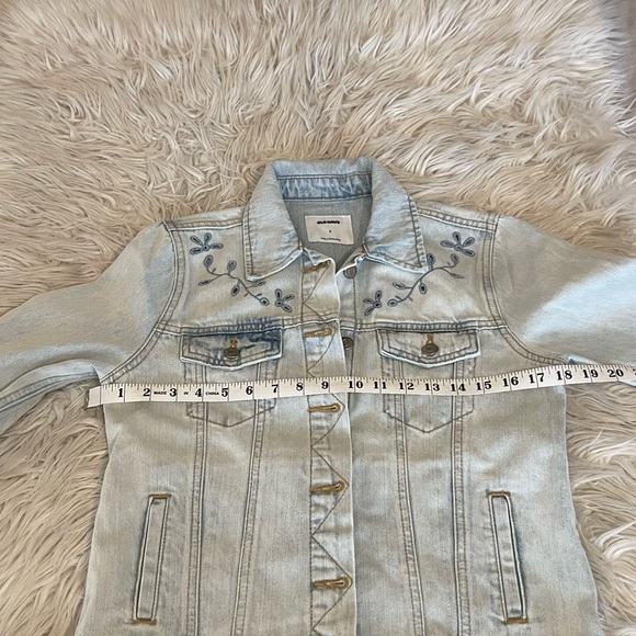 Light wash | Denim Jacket | Floral Embroidery Detail - Picture 10 of 16